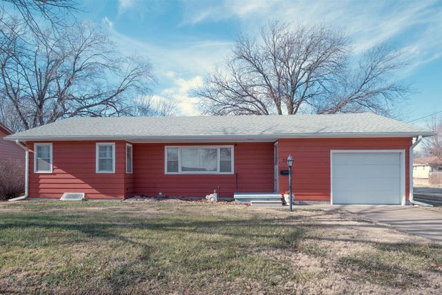 2102 Roach St, Salina, KS 67401
