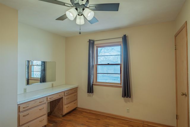 2102 Roach St, Salina, KS 67401