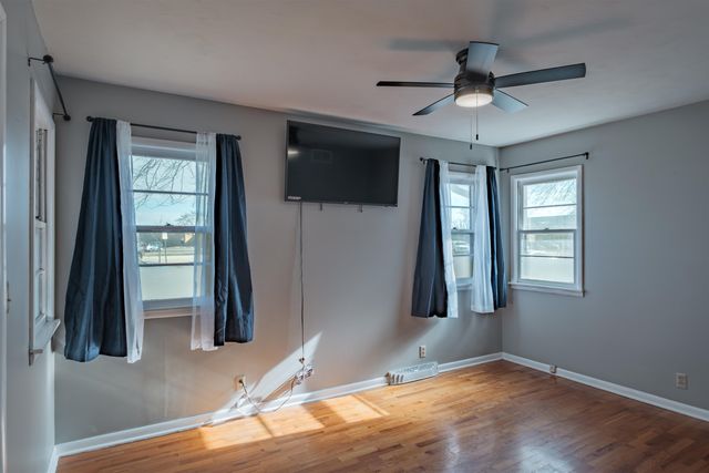 2102 Roach St, Salina, KS 67401