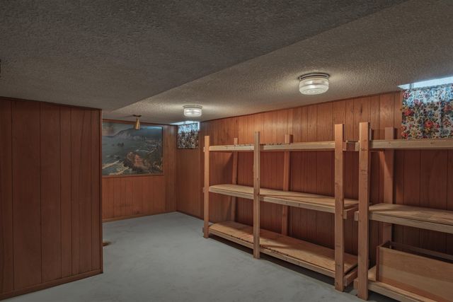 2102 Roach St, Salina, KS 67401