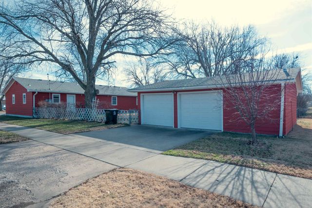 2102 Roach St, Salina, KS 67401