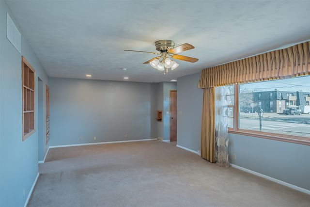 2102 Roach St, Salina, KS 67401