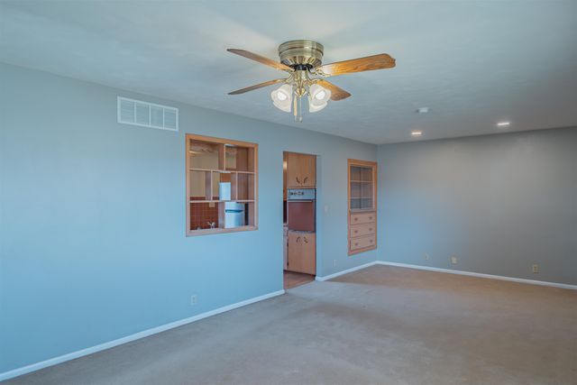 2102 Roach St, Salina, KS 67401