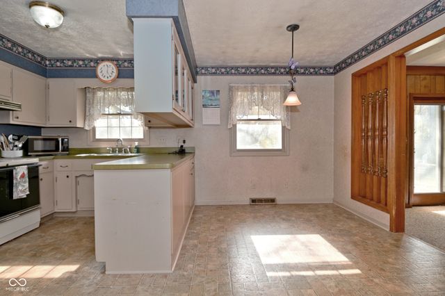 3919 Shadow Hill Lane, Greenwood, IN 46142