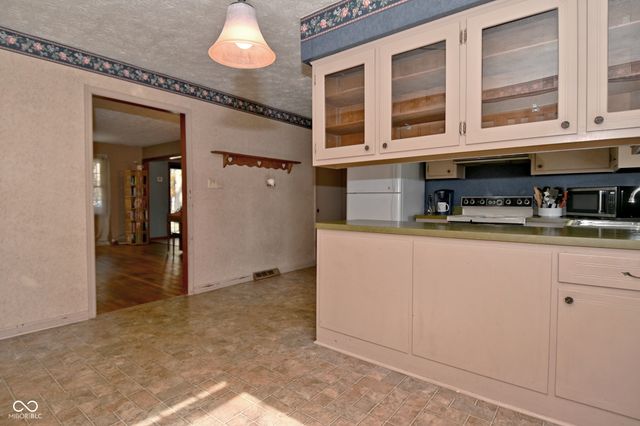 3919 Shadow Hill Lane, Greenwood, IN 46142