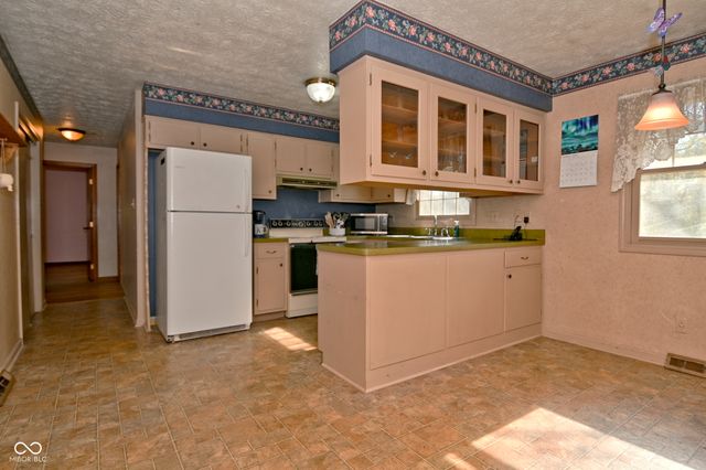 3919 Shadow Hill Lane, Greenwood, IN 46142