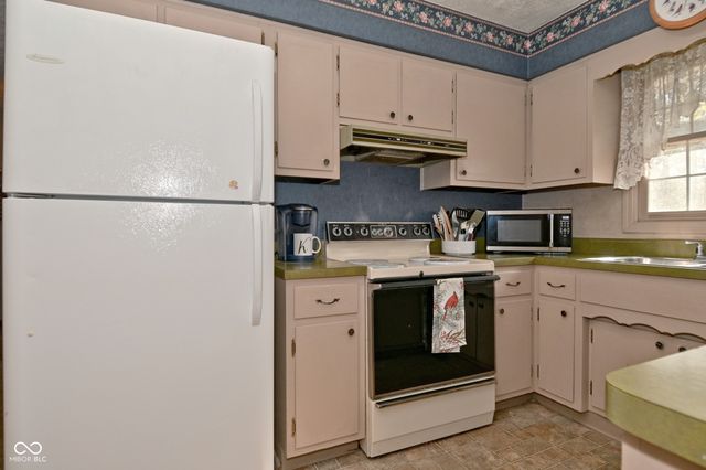 3919 Shadow Hill Lane, Greenwood, IN 46142