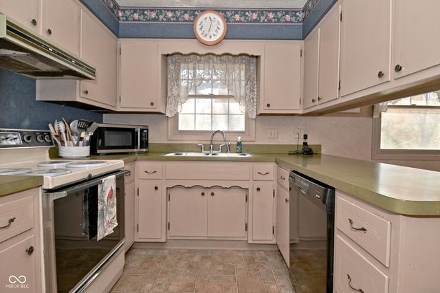 3919 Shadow Hill Lane, Greenwood, IN 46142