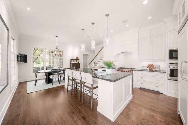 340 E Westleigh Road, Lake Forest, IL 60045