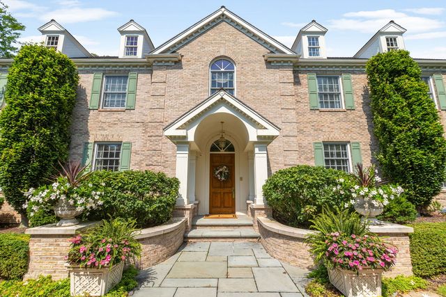 340 E Westleigh Road, Lake Forest, IL 60045