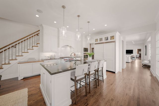 340 E Westleigh Road, Lake Forest, IL 60045