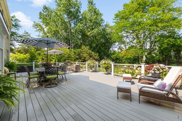 340 E Westleigh Road, Lake Forest, IL 60045