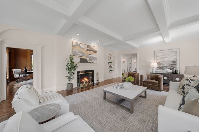 340 E Westleigh Road, Lake Forest, IL 60045