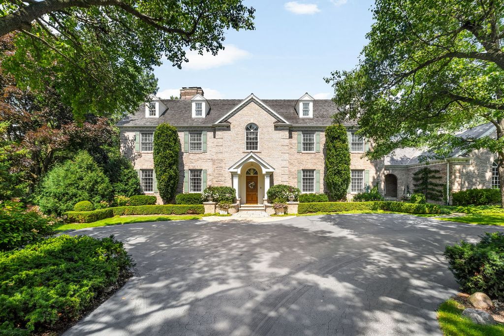 340 E Westleigh Road, Lake Forest, IL 60045
