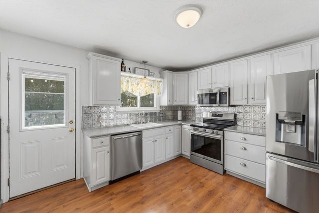 93 Blue Bell Rd, Worcester, MA 01606