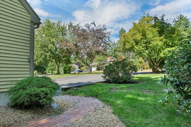 7 Virginia Court, Hooksett, NH 03106