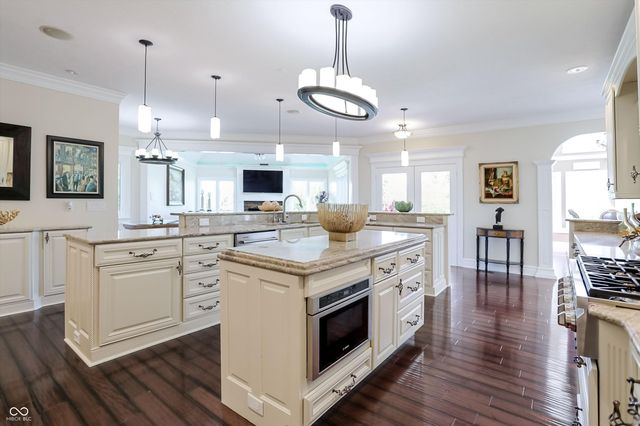 10821 Club Point Drive, Fishers, IN 46037