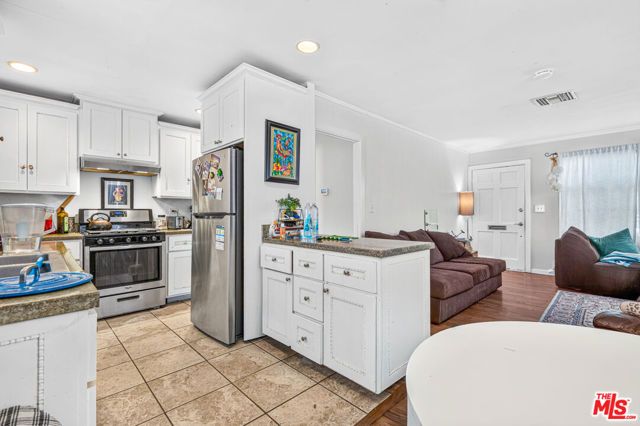 6226 Goodland Avenue, Los Angeles, CA 91606