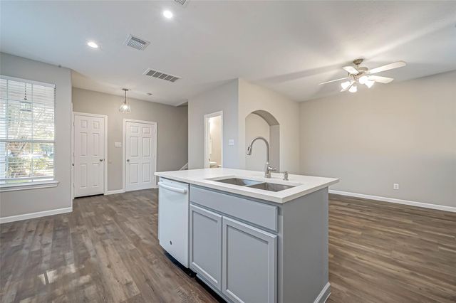 458 Ashford Cove, Dickinson, TX 77539