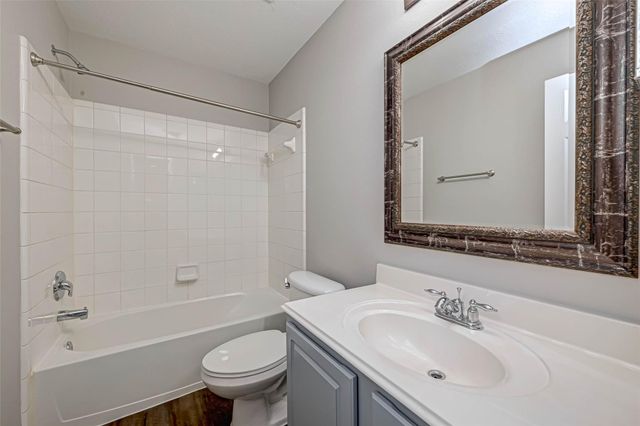 458 Ashford Cove, Dickinson, TX 77539