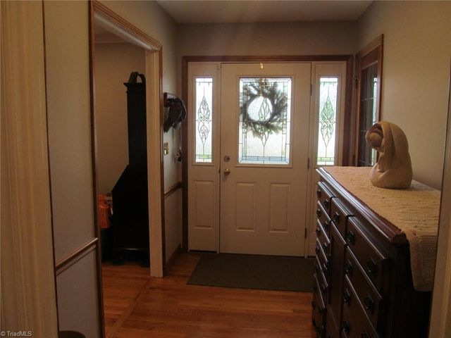 170 Queens Court, Clemmons, NC 27012