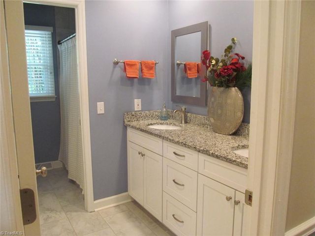 170 Queens Court, Clemmons, NC 27012