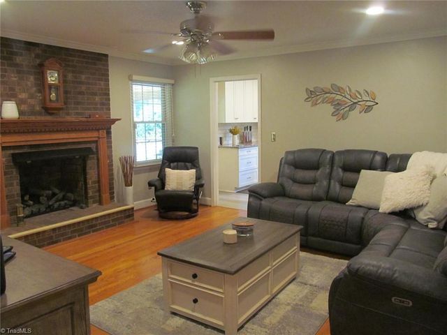 170 Queens Court, Clemmons, NC 27012