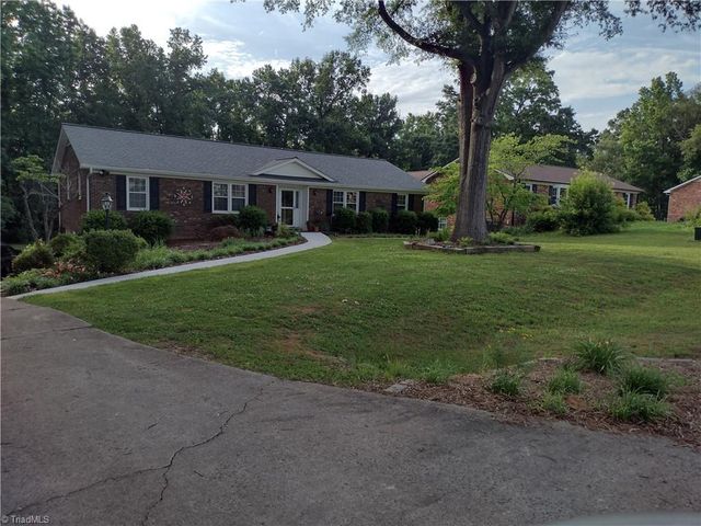 170 Queens Court, Clemmons, NC 27012