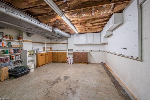 170 Queens Court, Clemmons, NC 27012