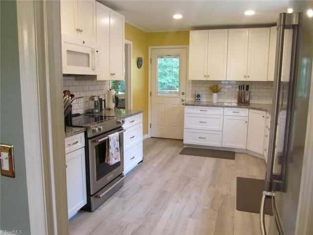 170 Queens Court, Clemmons, NC 27012