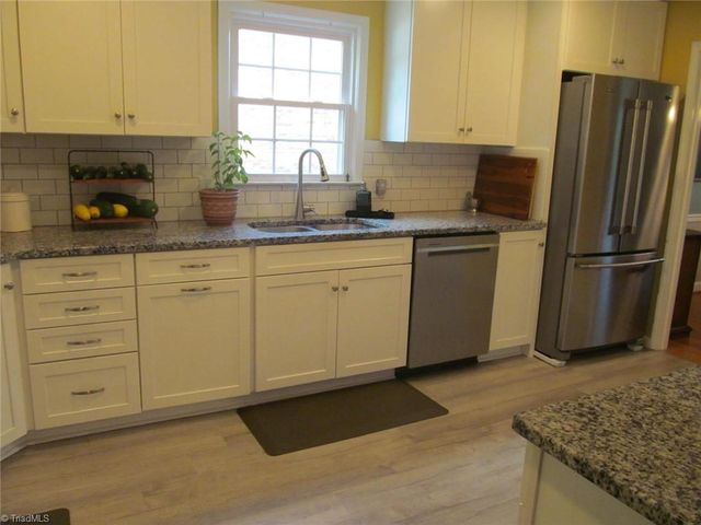170 Queens Court, Clemmons, NC 27012