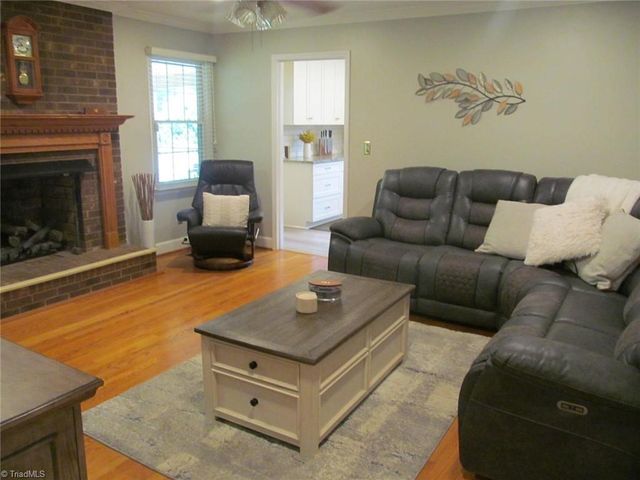 170 Queens Court, Clemmons, NC 27012
