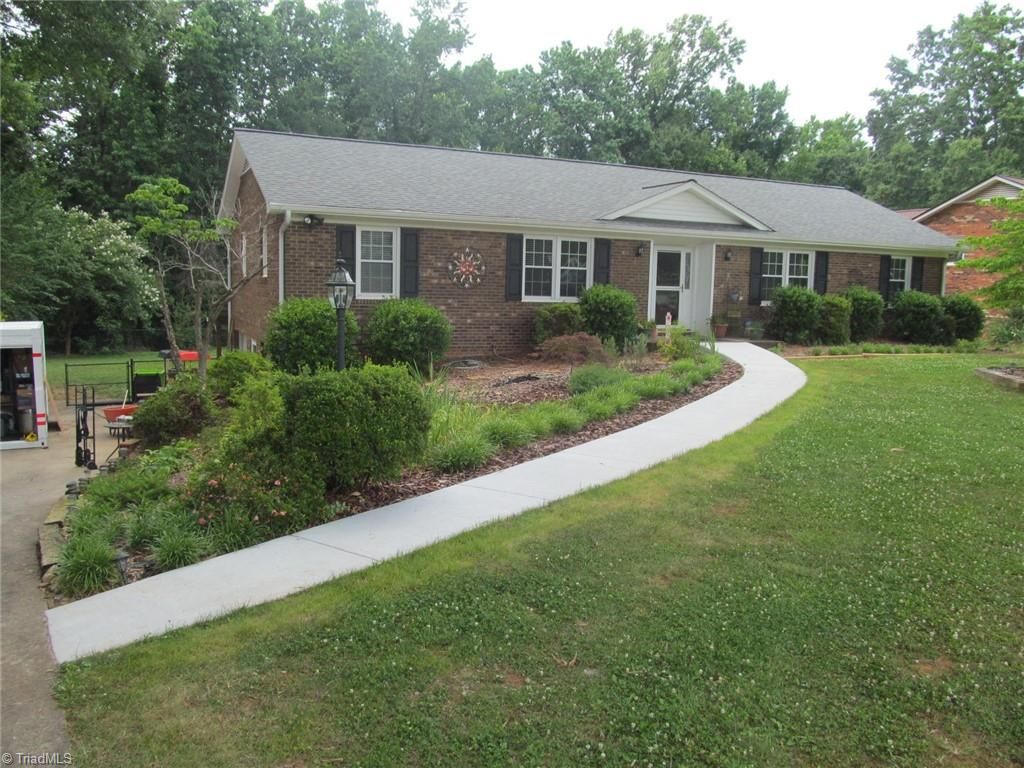 170 Queens Court, Clemmons, NC 27012