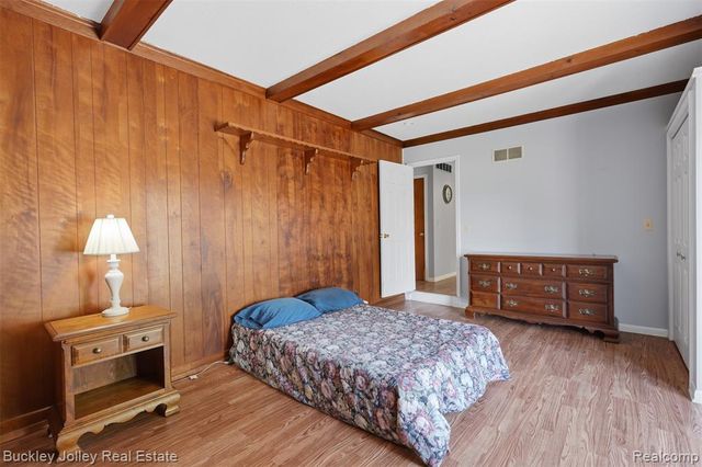 10507 Lafollette Drive, Brighton, MI 48114
