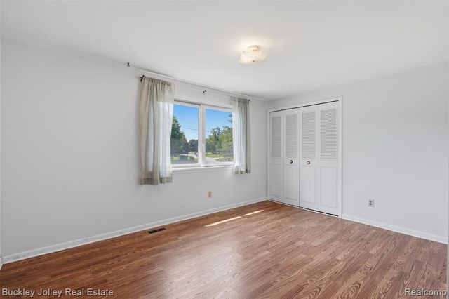 10507 Lafollette Drive, Brighton, MI 48114