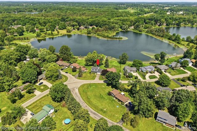 10507 Lafollette Drive, Brighton, MI 48114