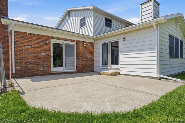 10507 Lafollette Drive, Brighton, MI 48114
