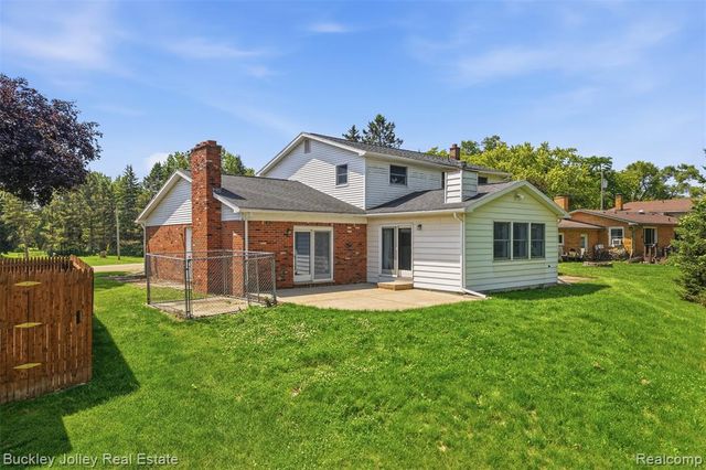 10507 Lafollette Drive, Brighton, MI 48114