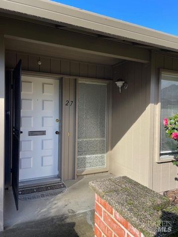 27 Woodgreen St, Santa Rosa, CA 95409