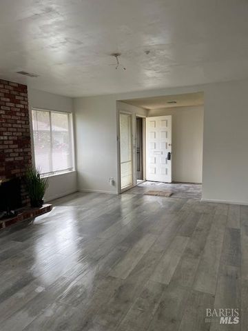 27 Woodgreen St, Santa Rosa, CA 95409