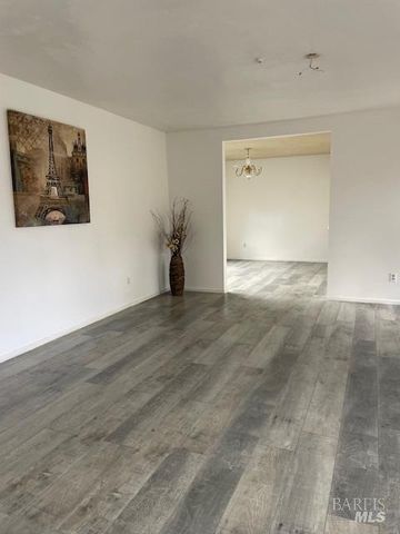 27 Woodgreen St, Santa Rosa, CA 95409