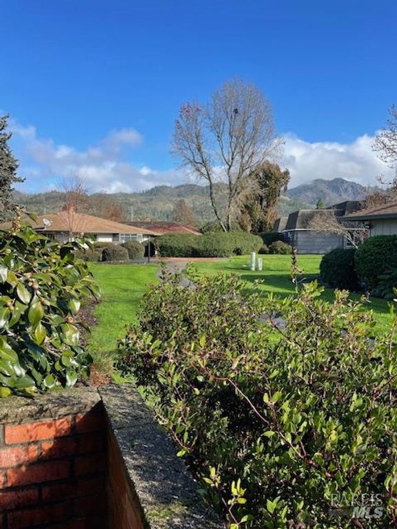 27 Woodgreen St, Santa Rosa, CA 95409