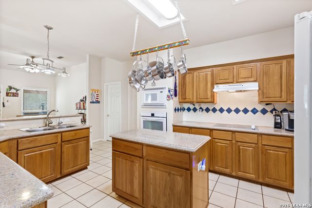 1123 Meadowalk, San Antonio, TX 78253