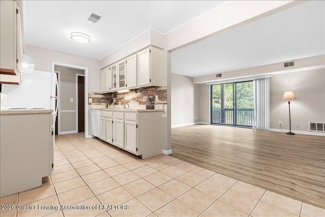 6165 E Innkeepers Court 76, East Lansing, MI 48823