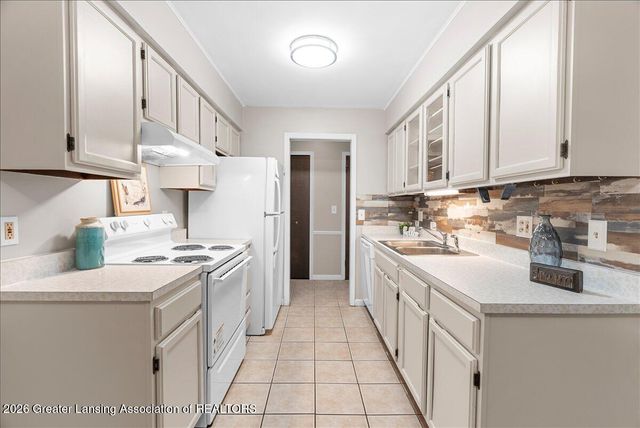 6165 E Innkeepers Court 76, East Lansing, MI 48823