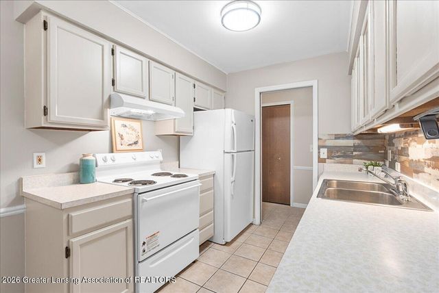 6165 E Innkeepers Court 76, East Lansing, MI 48823
