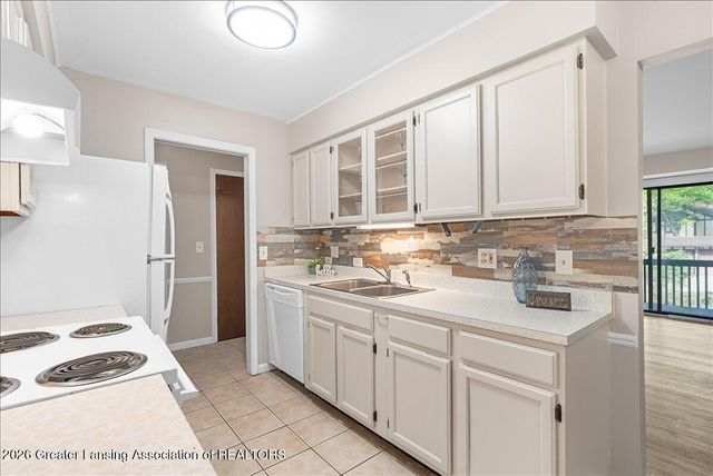 6165 E Innkeepers Court 76, East Lansing, MI 48823