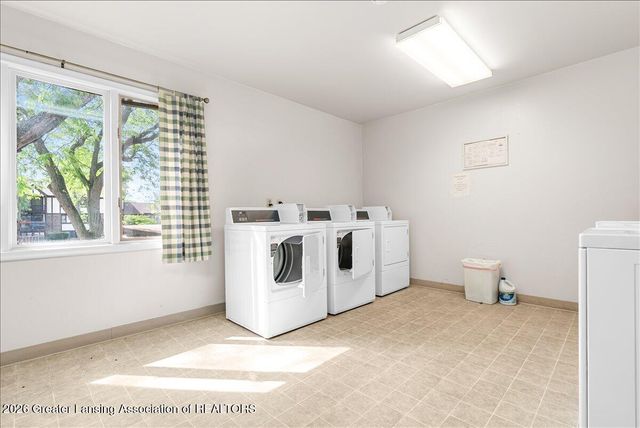 6165 E Innkeepers Court 76, East Lansing, MI 48823