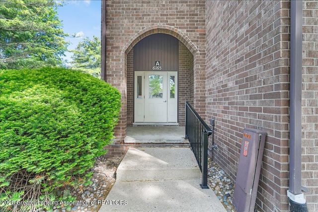 6165 E Innkeepers Court 76, East Lansing, MI 48823