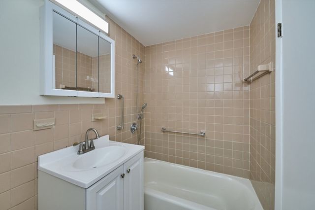 15 Old Colony Lane 7, Arlington, MA 02476